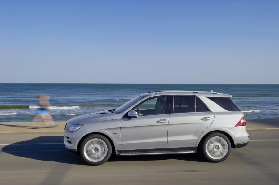  Mercedes-Benz ML350 4Matic 2012 года  (фото 3 из 26)
